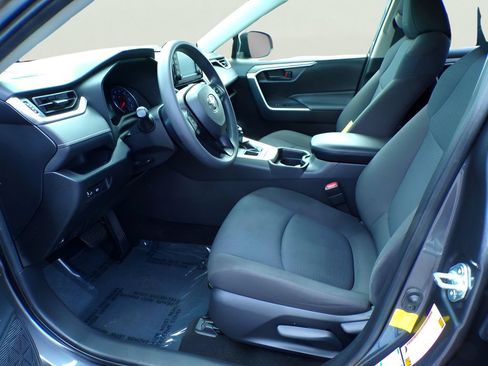 Used 2019 Toyota RAV4 LE w/ Carpet Mat Package AWD/4WD image 14