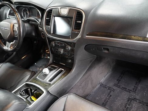 Used 2017 Chrysler 300 C RWD image 24