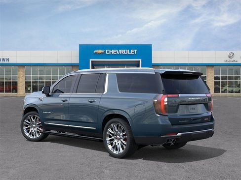 New 2026 GMC Yukon XL Denali w/ Denali Reserve Package image 3