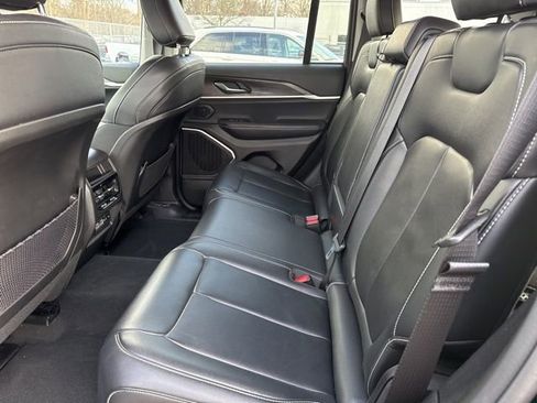 Used 2022 Jeep Grand Cherokee Limited image 21