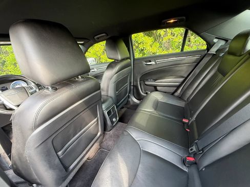 Used 2011 Chrysler 300 Limited RWD image 40
