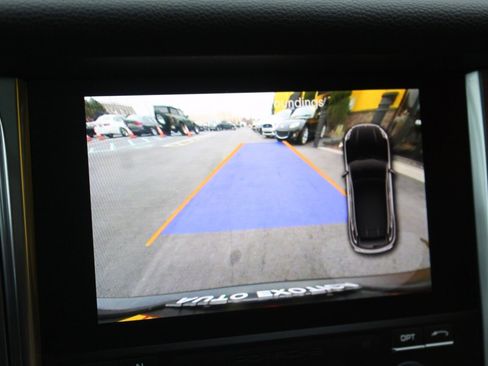 Used 2018 Porsche Macan image 10