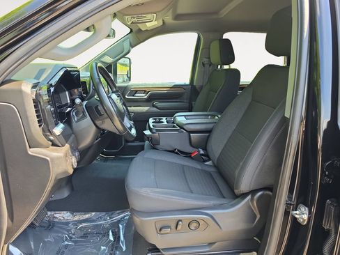 Used 2025 Chevrolet Silverado 2500 LT w/ Convenience Package AWD/4WD image 9