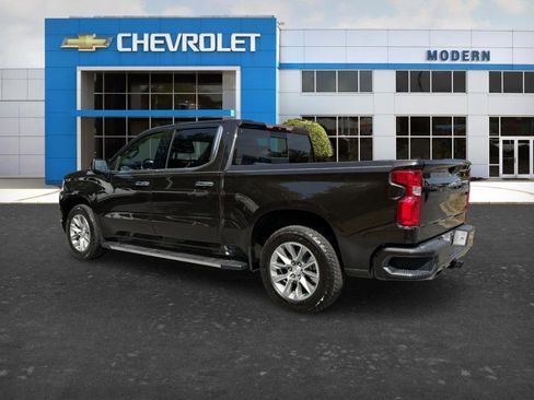 Used 2019 Chevrolet Silverado 1500 High Country w/ Technology Package AWD/4WD image 3