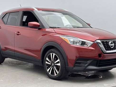 Used 2019 Nissan Kicks SV image 3