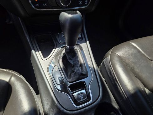 Used 2021 Jeep Cherokee Latitude Plus FWD image 29