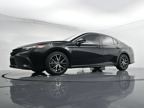 Used 2022 Toyota Camry SE FWD image 26