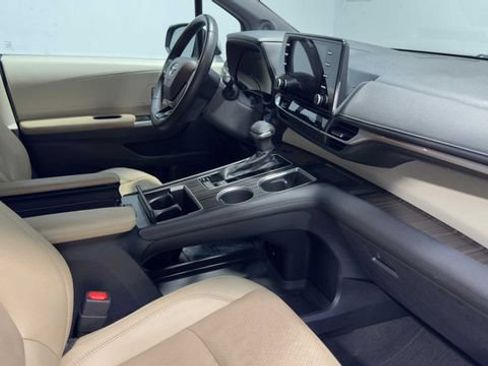Used 2021 Toyota Sienna Limited FWD image 13