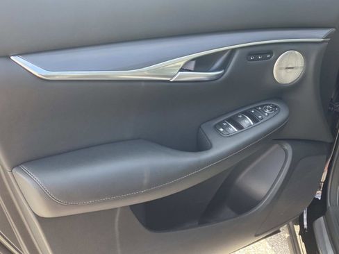 Certified 2025 INFINITI QX50 Luxe image 12