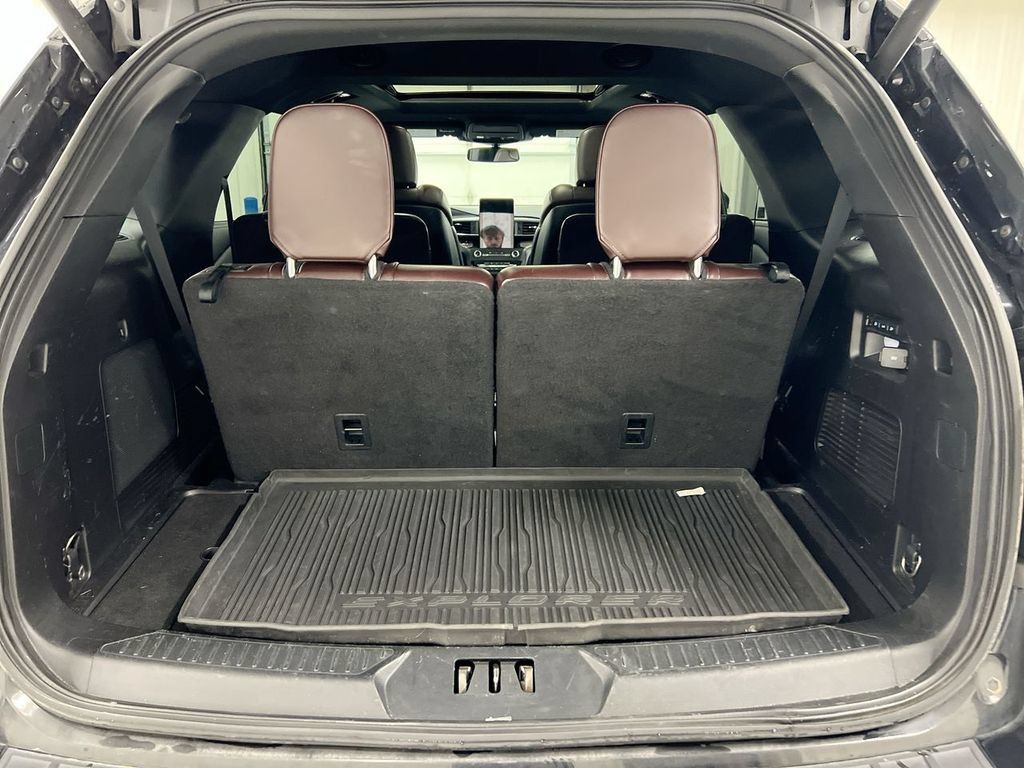 Used 2020 Ford Explorer Platinum w/ Premium Technology Package AWD/4WD image 25