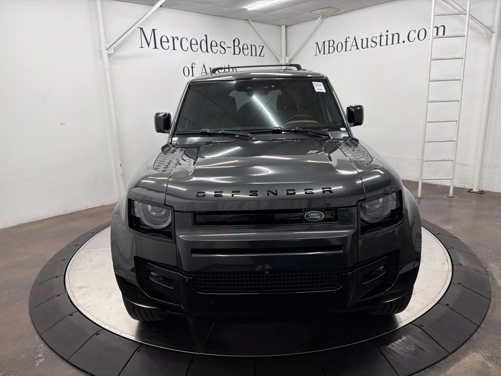 Used 2025 Land Rover Defender 110 X-Dynamic SE AWD/4WD image 2