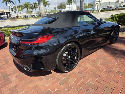 Used 2023 BMW Z4 M40i w/ Premium Package image 6