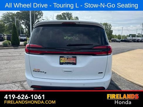 Used 2023 Chrysler Pacifica Touring-L w/ S Appearance Package AWD/4WD image 4