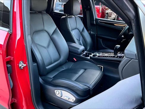 Used 2022 Porsche Macan image 9