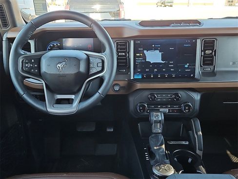 Used 2024 Ford Bronco Outer Banks image 16