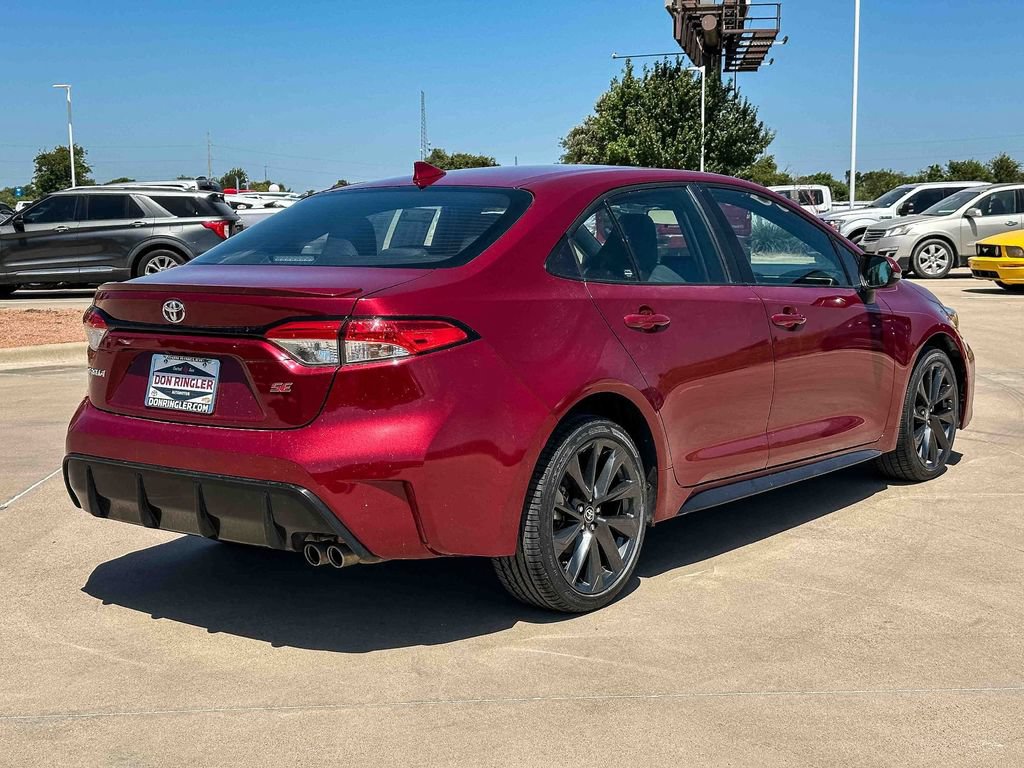 Used 2025 Toyota Corolla SE FWD image 3