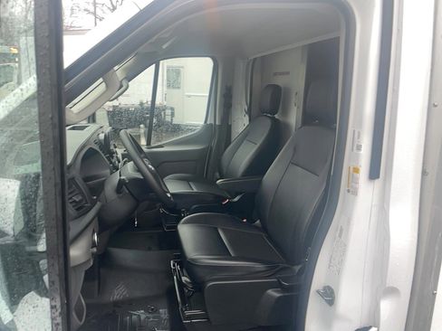 Used 2023 Ford Transit 350 BOX TRUCK image 14