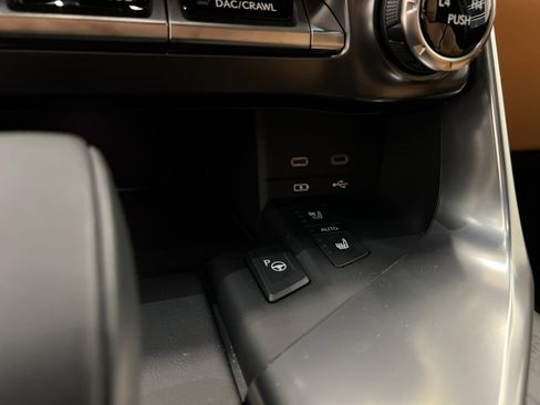 Used 2025 Lexus LX 700h Luxury image 33