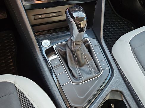 Certified 2025 Volkswagen Taos SE image 13