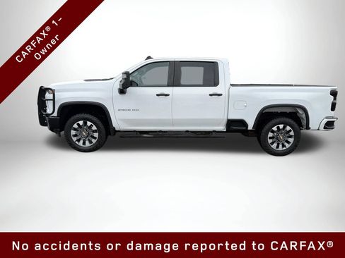 Used 2022 Chevrolet Silverado 2500 Custom w/ Custom Convenience Package AWD/4WD image 3