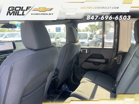 Used 2024 Jeep Wrangler Unlimited Sahara AWD/4WD image 26