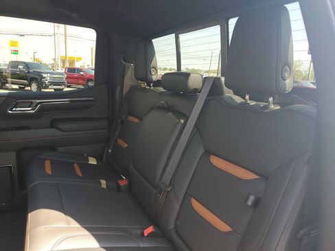 Used 2024 GMC Sierra 1500 AT4 w/ Technology Package AWD/4WD image 14