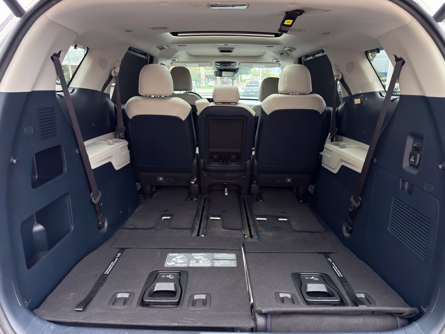 Used 2026 Kia Carnival SX FWD image 40