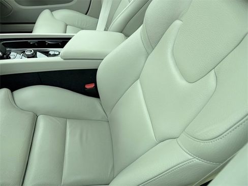 Used 2023 Volvo S60 B5 Ultimate image 10