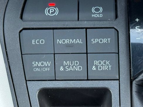 Used 2021 Toyota RAV4 LE AWD/4WD image 24