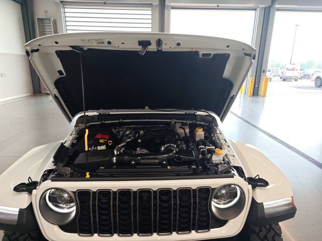 Used 2025 Jeep Gladiator Rubicon AWD/4WD image 24