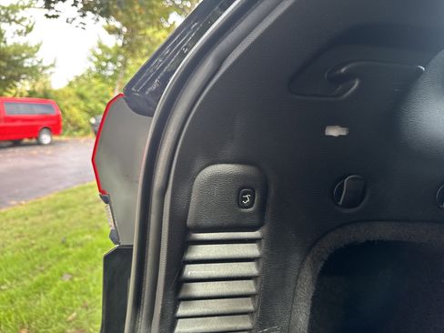 Certified 2019 Jeep Grand Cherokee Overland image 9