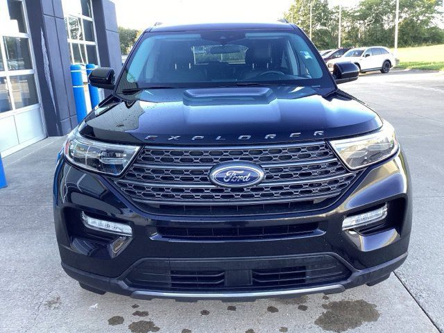 Used 2024 Ford Explorer XLT w/ Equipment Group 202A AWD/4WD image 3