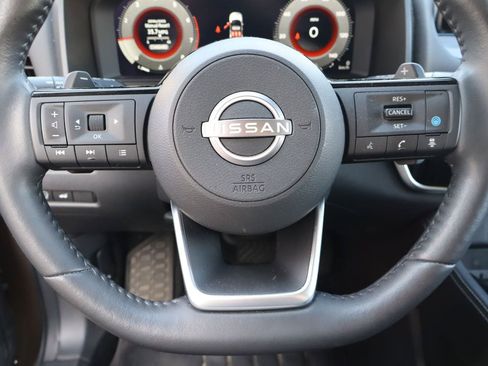 Used 2024 Nissan Rogue Platinum w/ Platinum Premium Package FWD image 11