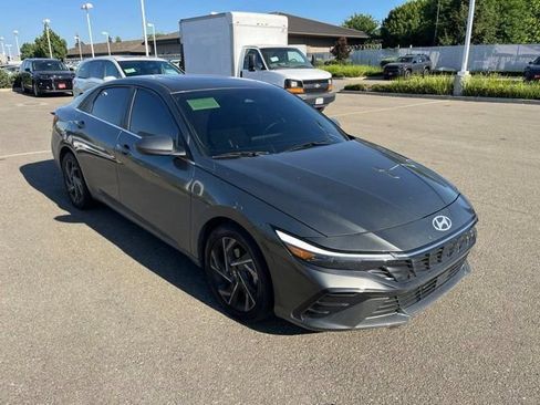 Used 2024 Hyundai Elantra SEL w/ Convenience Package FWD image 3