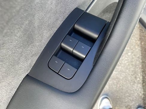 Used 2023 Tesla Model Y Performance image 25