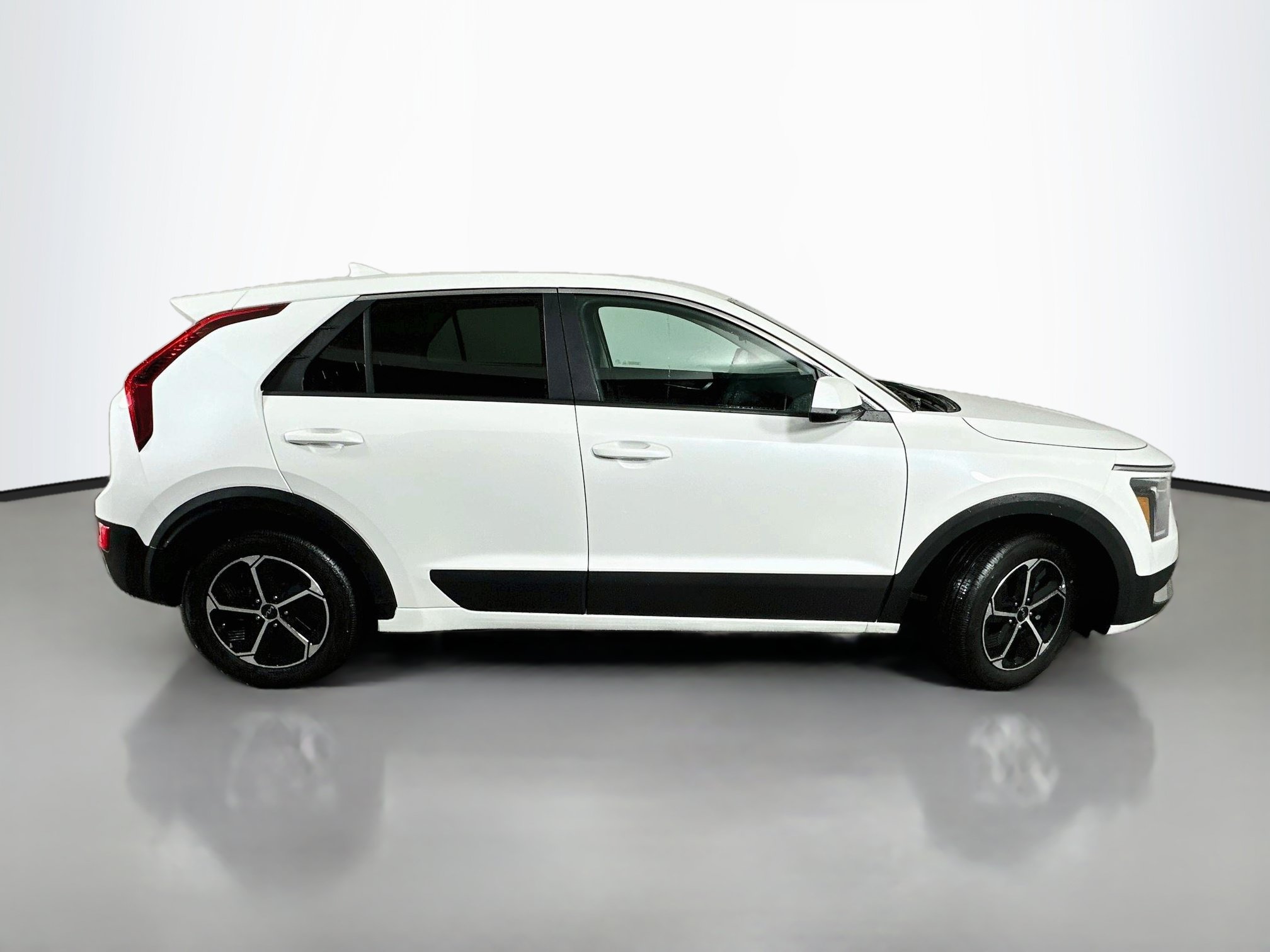Certified 2026 Kia Niro LX FWD image 8