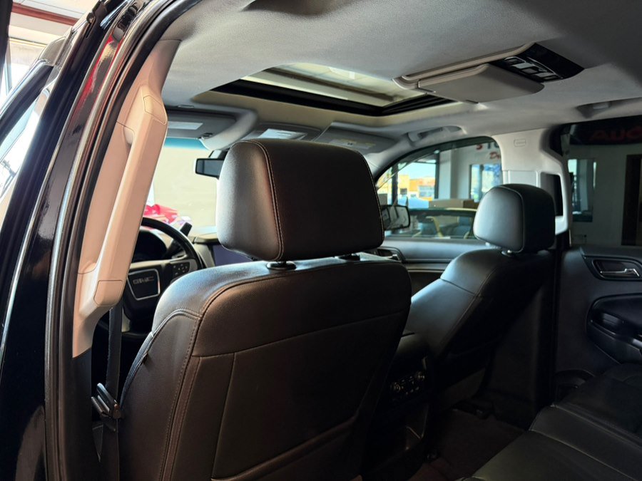 Used 2019 GMC Yukon SLT w/ Graphite Performance Edition AWD/4WD image 27