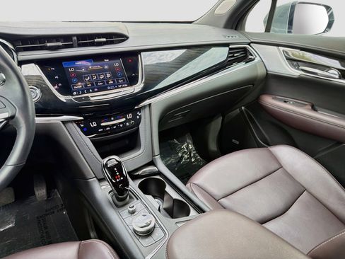 Certified 2024 Cadillac XT6 Premium Luxury w/ Technology Package FWD image 25
