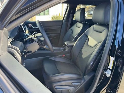 New 2026 Jeep Compass Latitude image 24