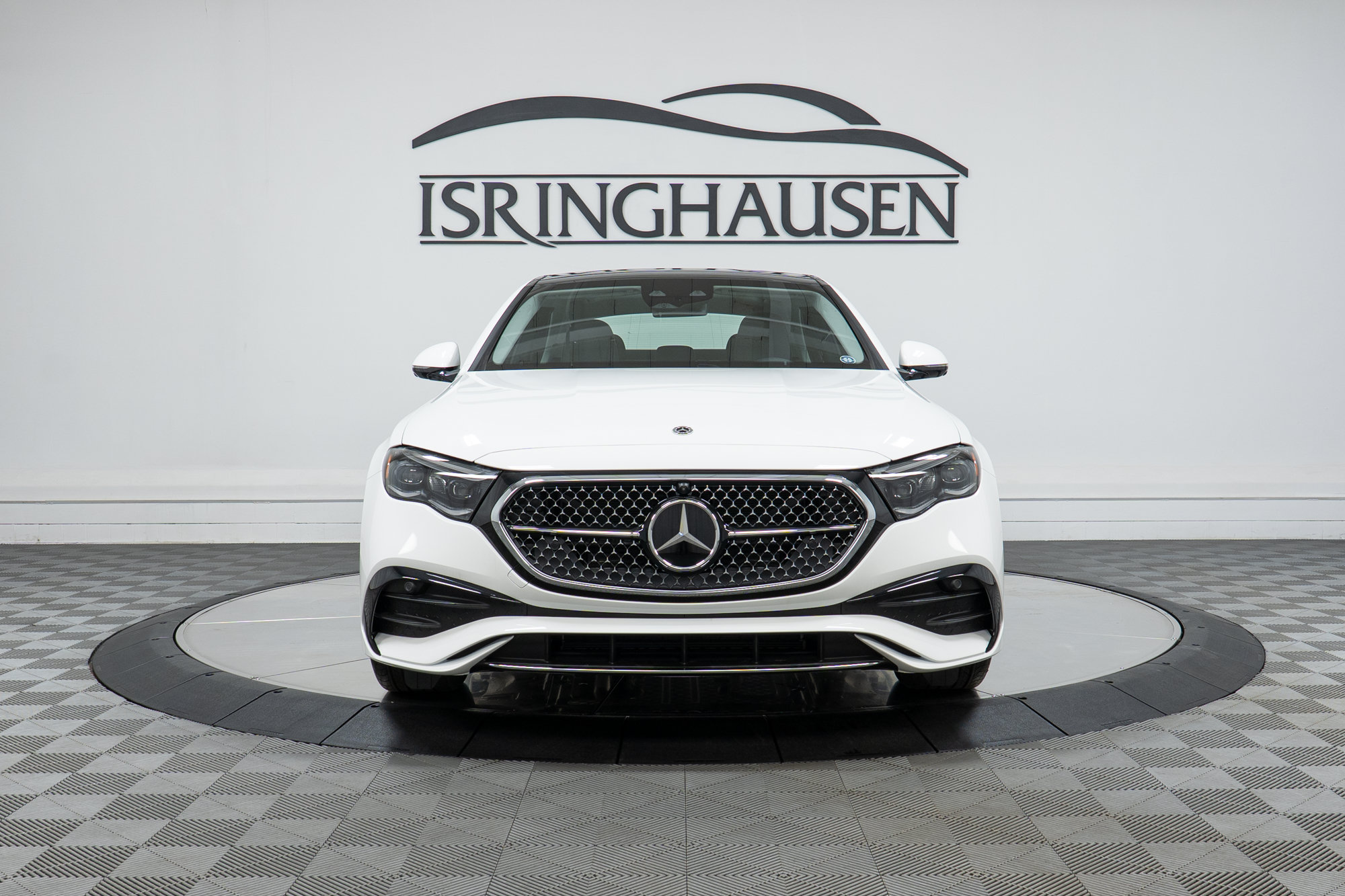 Used 2025 Mercedes-Benz E 350 4MATIC Sedan image 2