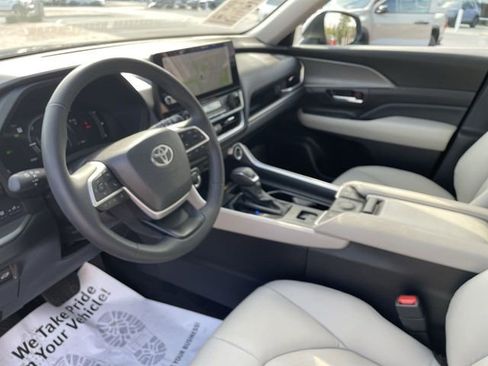 Used 2025 Toyota Grand Highlander AWD Hybrid image 10