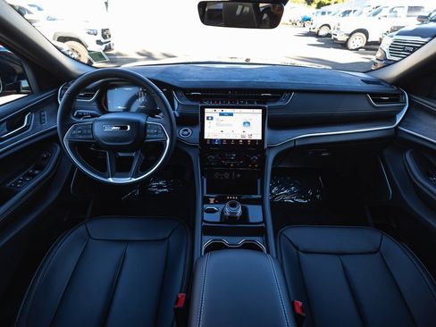 New 2025 Jeep Grand Cherokee Limited w/ Black Appearance Package image 25