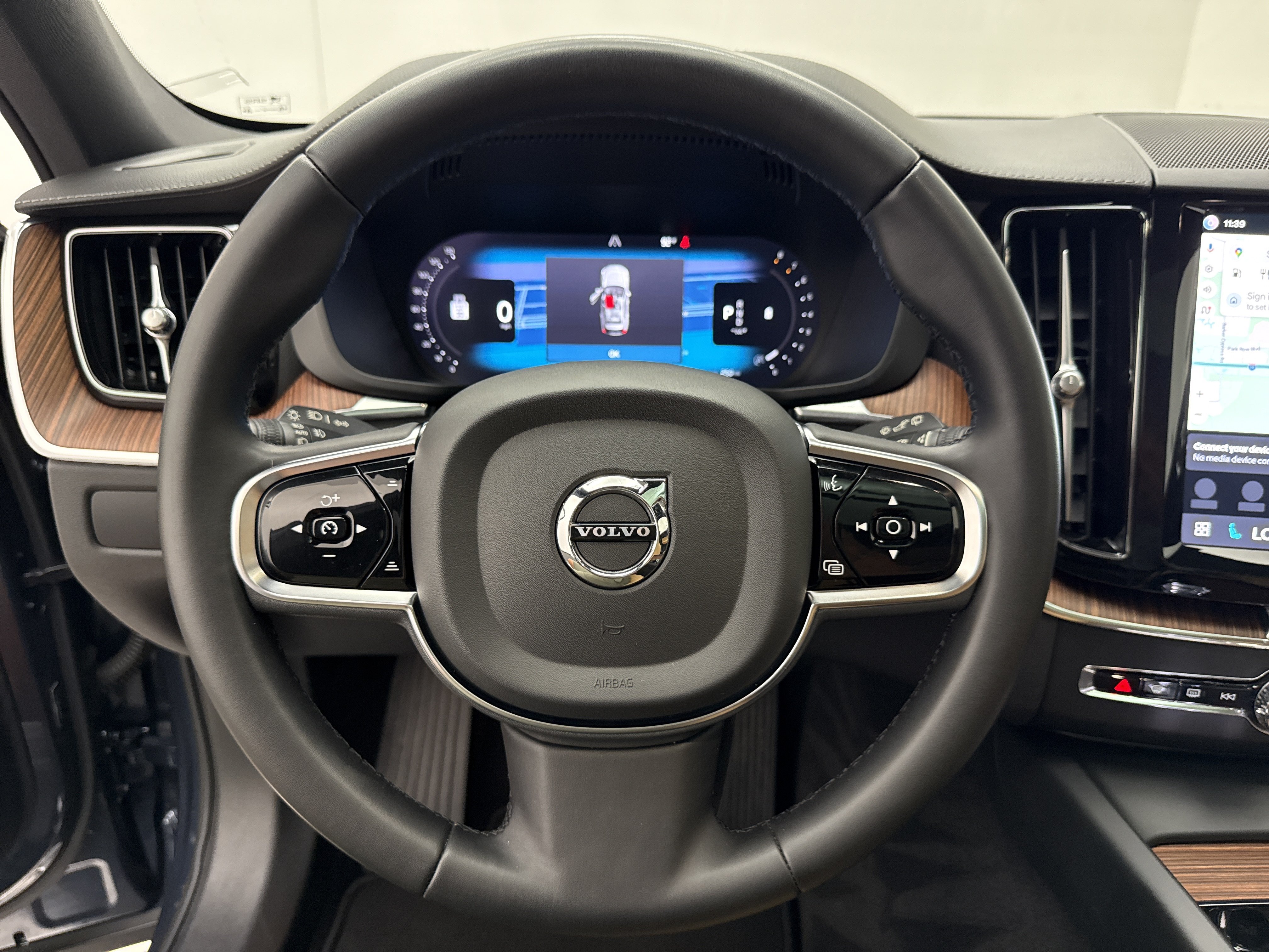 Certified 2024 Volvo XC60 B5 Ultimate w/ Protection Package Premier AWD/4WD image 15