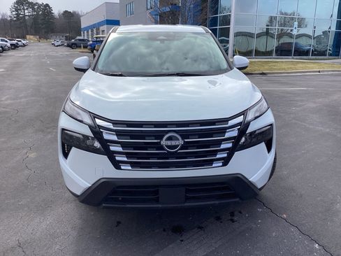 Used 2025 Nissan Rogue SV image 4