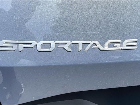 Used 2025 Kia Sportage LX AWD/4WD image 30