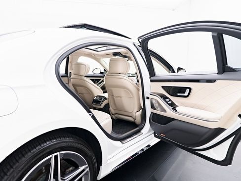 Used 2024 Mercedes-Benz S 580e 4MATIC Sedan image 30