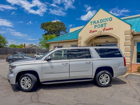 Used 2017 Chevrolet Suburban LT image 27
