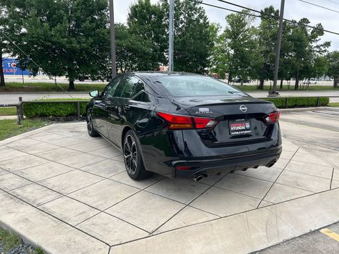 Used 2024 Nissan Altima 2.5 SR FWD image 13