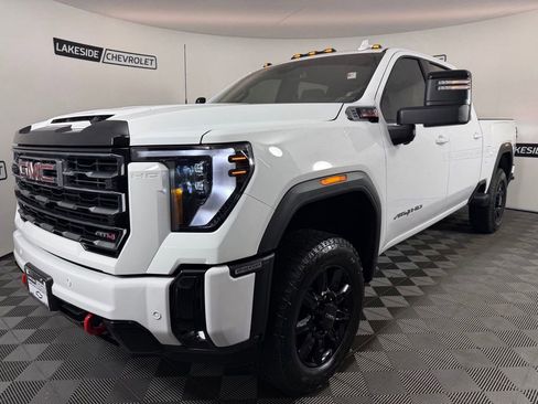 Used 2025 GMC Sierra 2500 AT4 AWD/4WD image 2