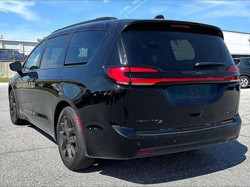 Used 2025 Chrysler Pacifica Limited FWD image 7